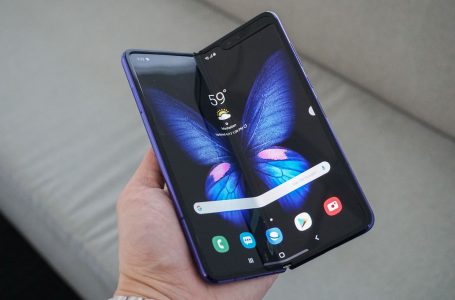 Galaxy Fold Samples Have Defects, Samsung Postpones Release Event